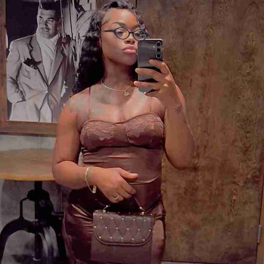 Ke'Ebonie Hill, the cosmetologist behind Sitting Pretty